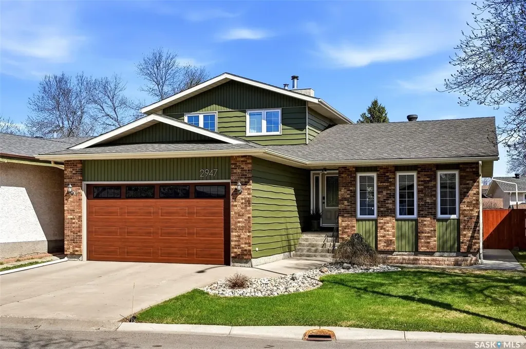 2947 More Crescent E Regina SK S4V 0T6