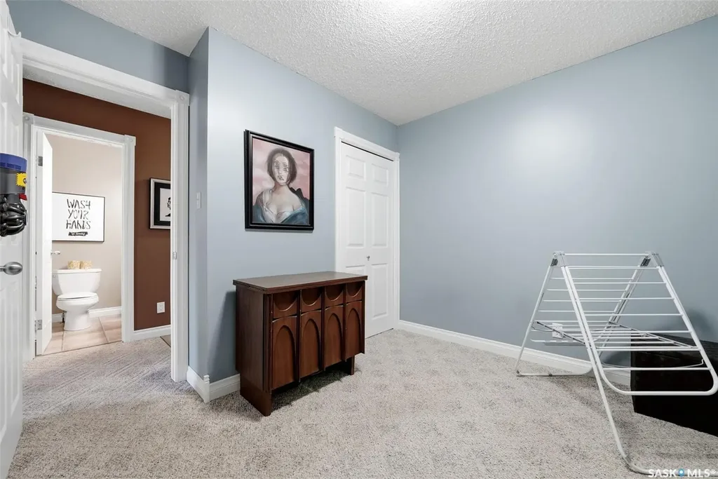 2947 More Crescent E Regina SK S4V 0T6