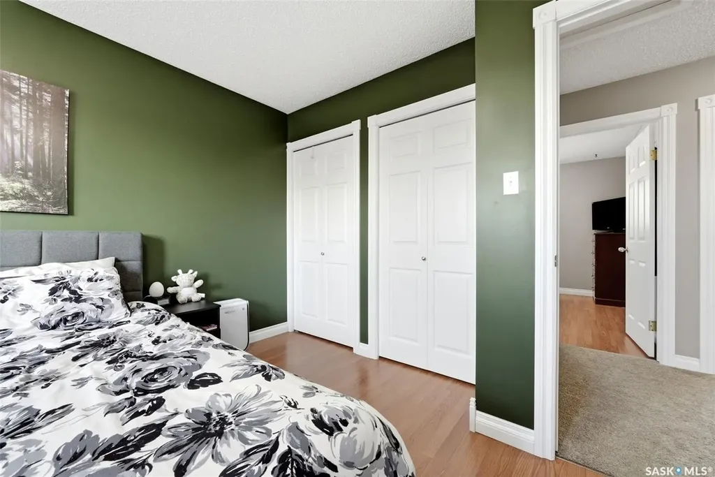 2947 More Crescent E Regina SK S4V 0T6