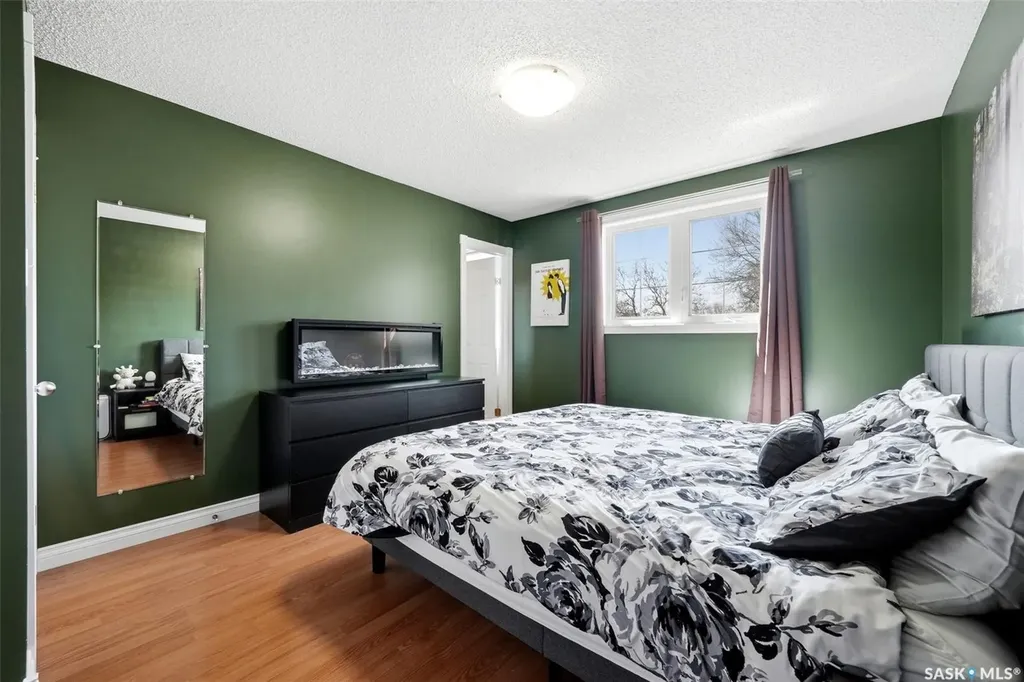 2947 More Crescent E Regina SK S4V 0T6