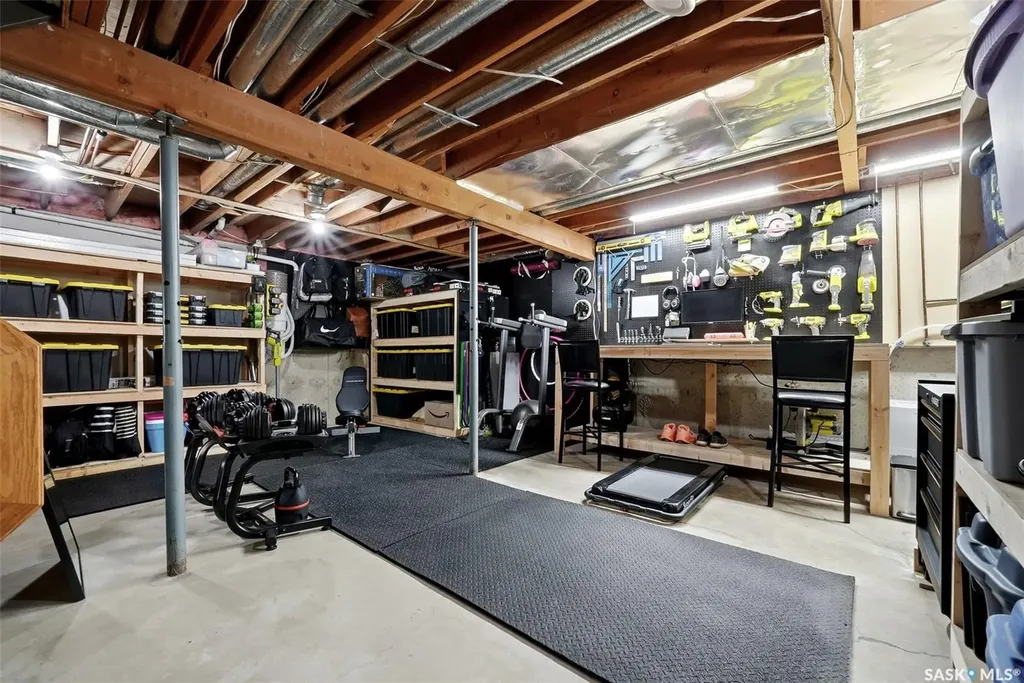 2947 More Crescent E Regina SK S4V 0T6