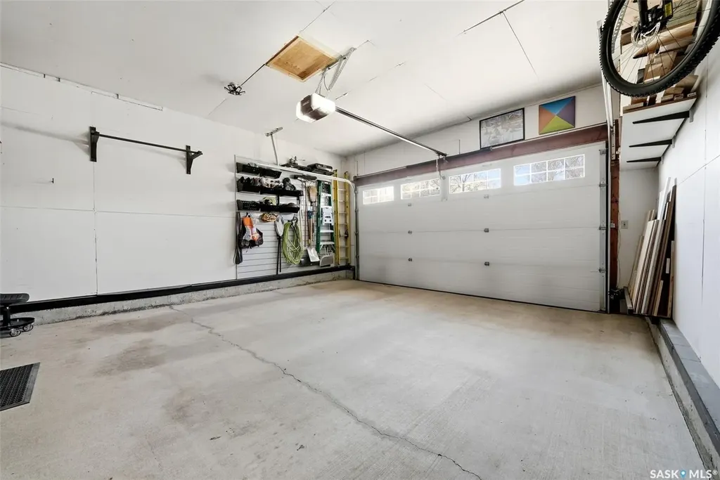 2947 More Crescent E Regina SK S4V 0T6