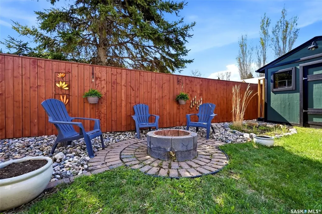 2947 More Crescent E Regina SK S4V 0T6