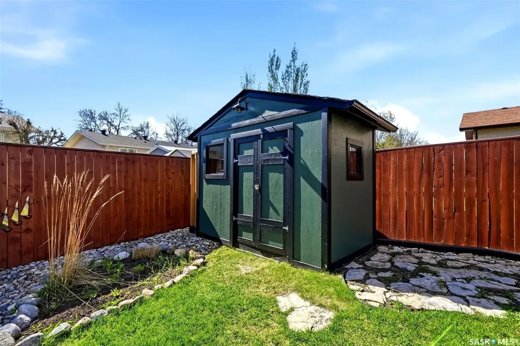 2947 More Crescent E Regina SK S4V 0T6