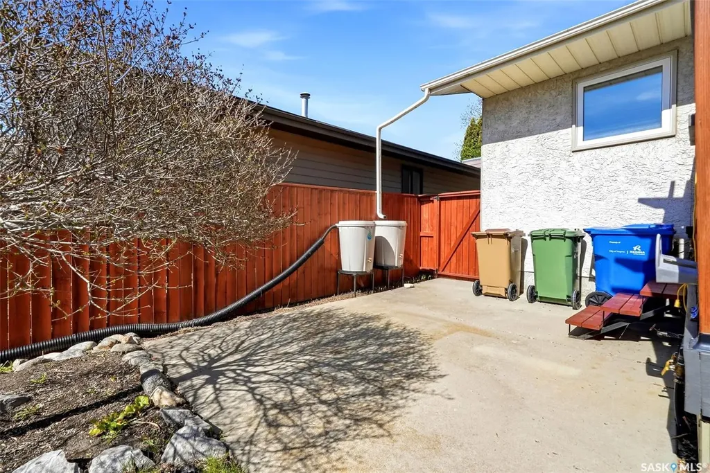 2947 More Crescent E Regina SK S4V 0T6