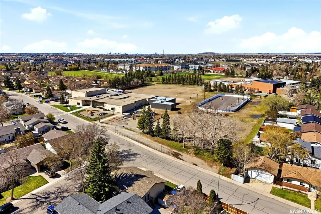 2947 More Crescent E Regina SK S4V 0T6