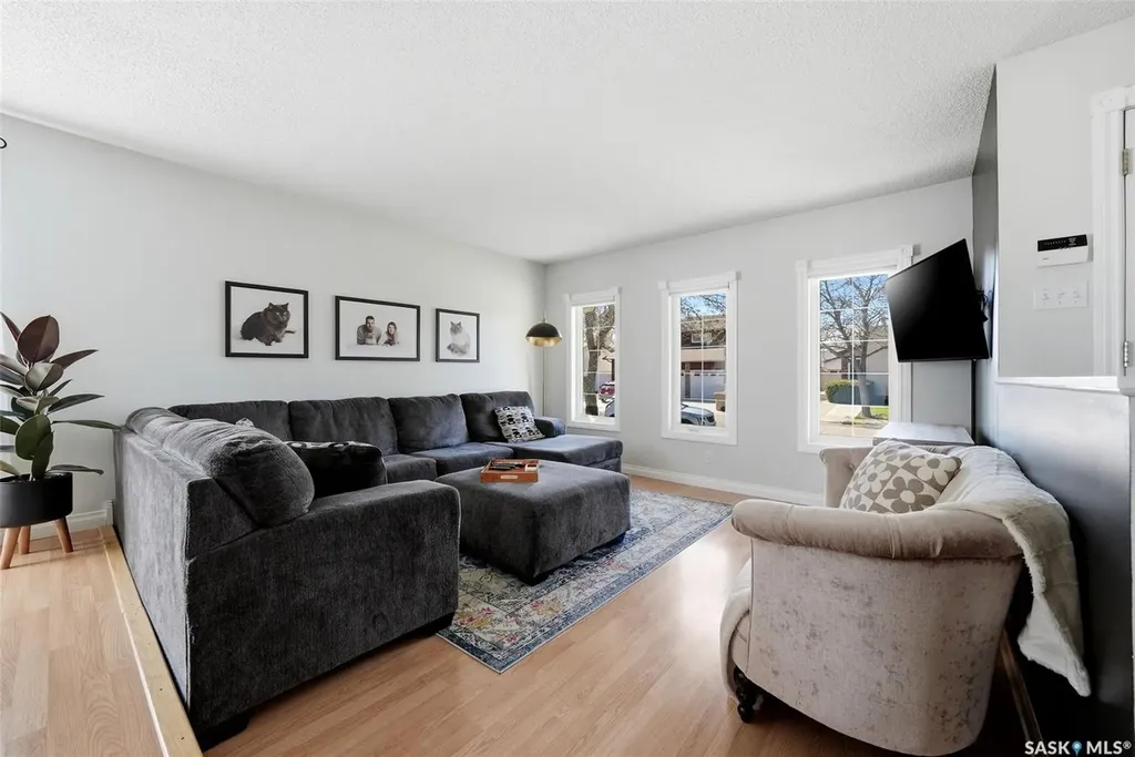 2947 More Crescent E Regina SK S4V 0T6