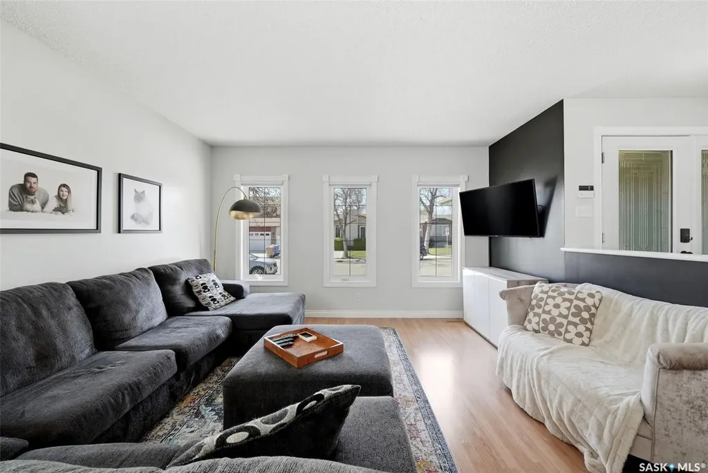 2947 More Crescent E Regina SK S4V 0T6
