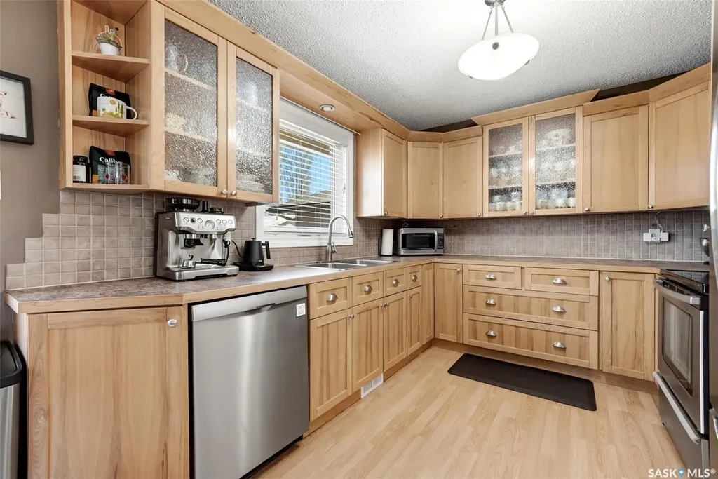2947 More Crescent E Regina SK S4V 0T6