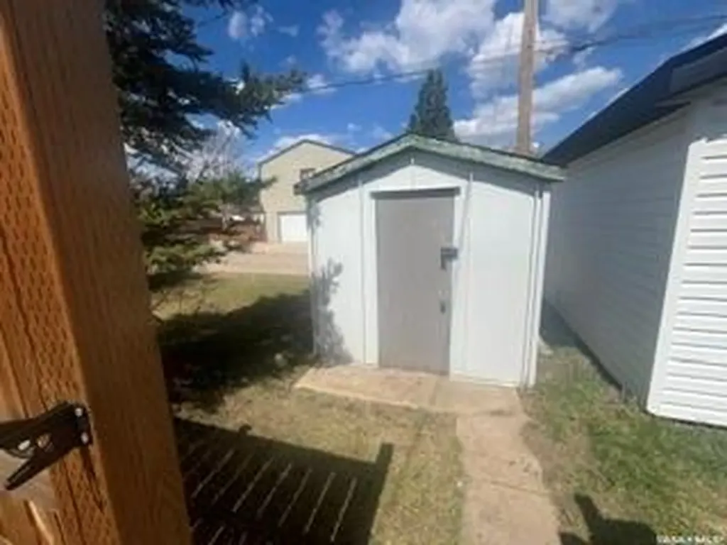 572 21st Street E Prince Albert SK S6V 1M4