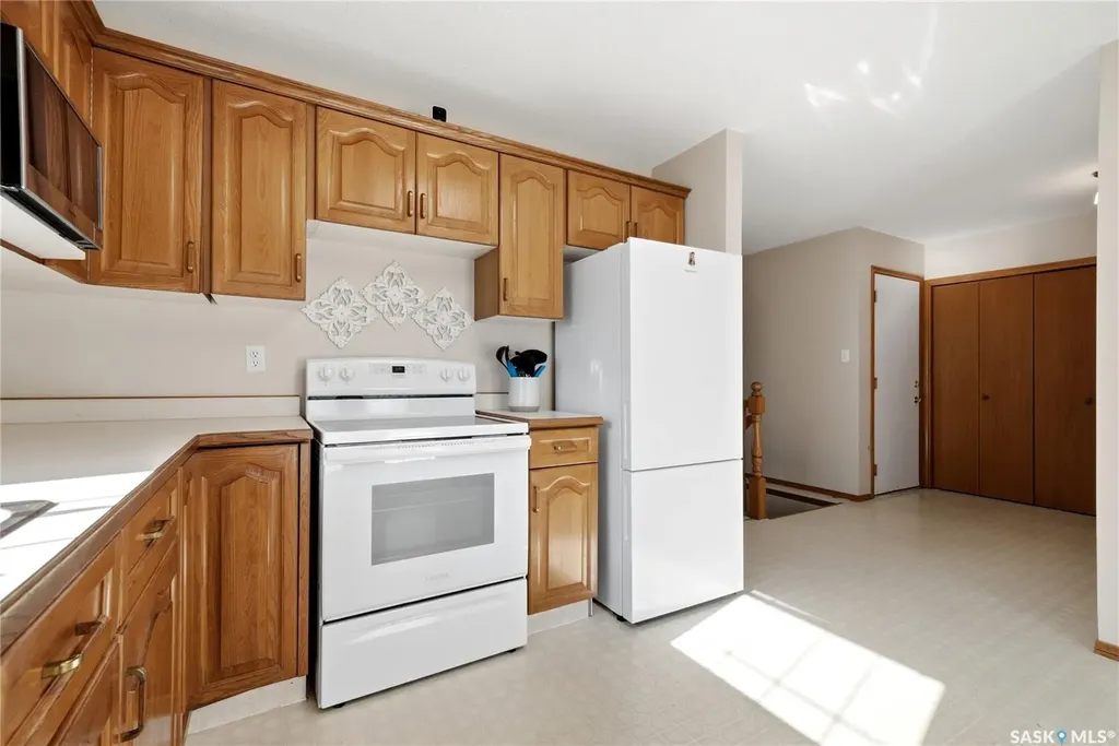 3706 Queens Gate Regina SK S4S 7J1