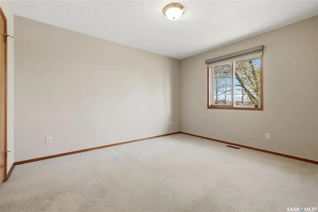 3706 Queens Gate Regina SK S4S 7J1