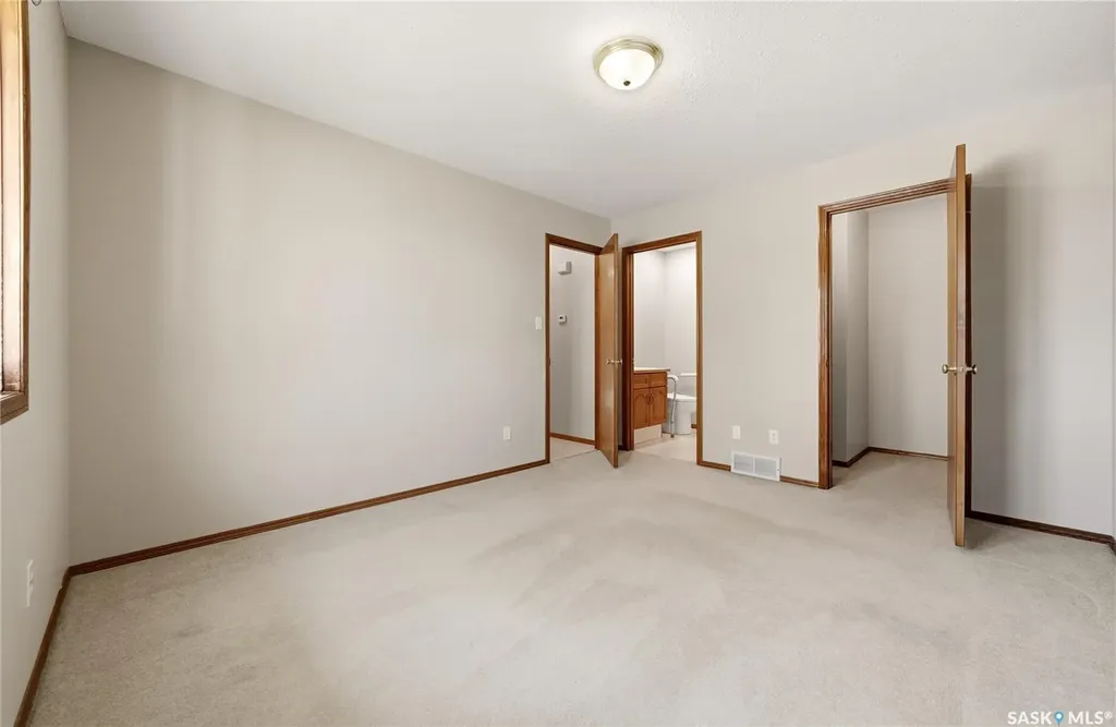 3706 Queens Gate Regina SK S4S 7J1