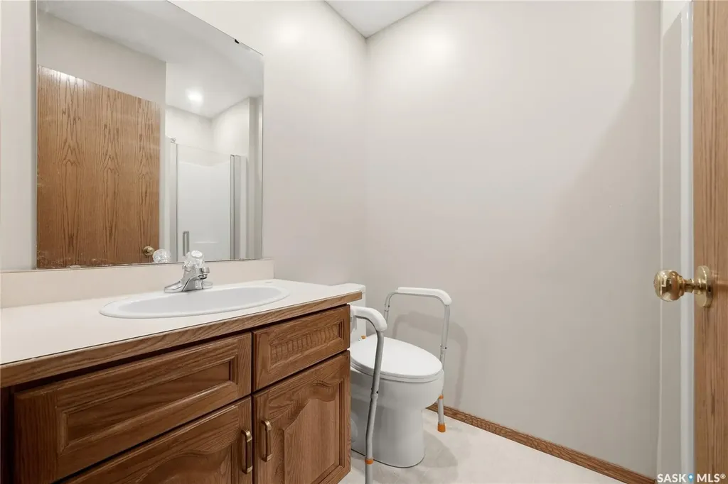 3706 Queens Gate Regina SK S4S 7J1