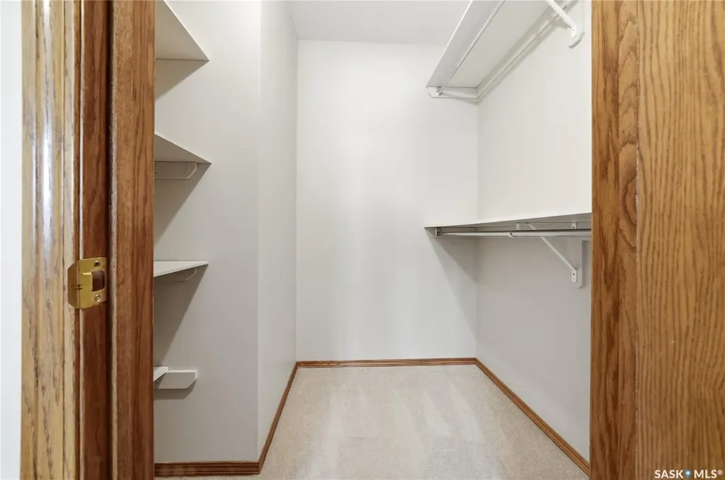 3706 Queens Gate Regina SK S4S 7J1