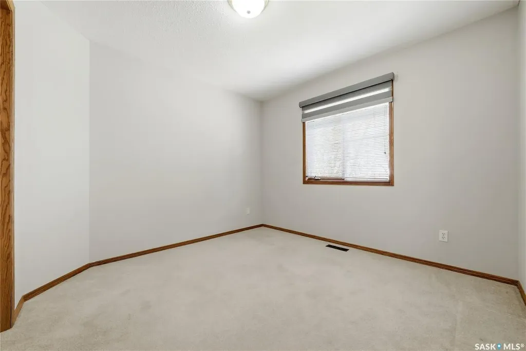 3706 Queens Gate Regina SK S4S 7J1