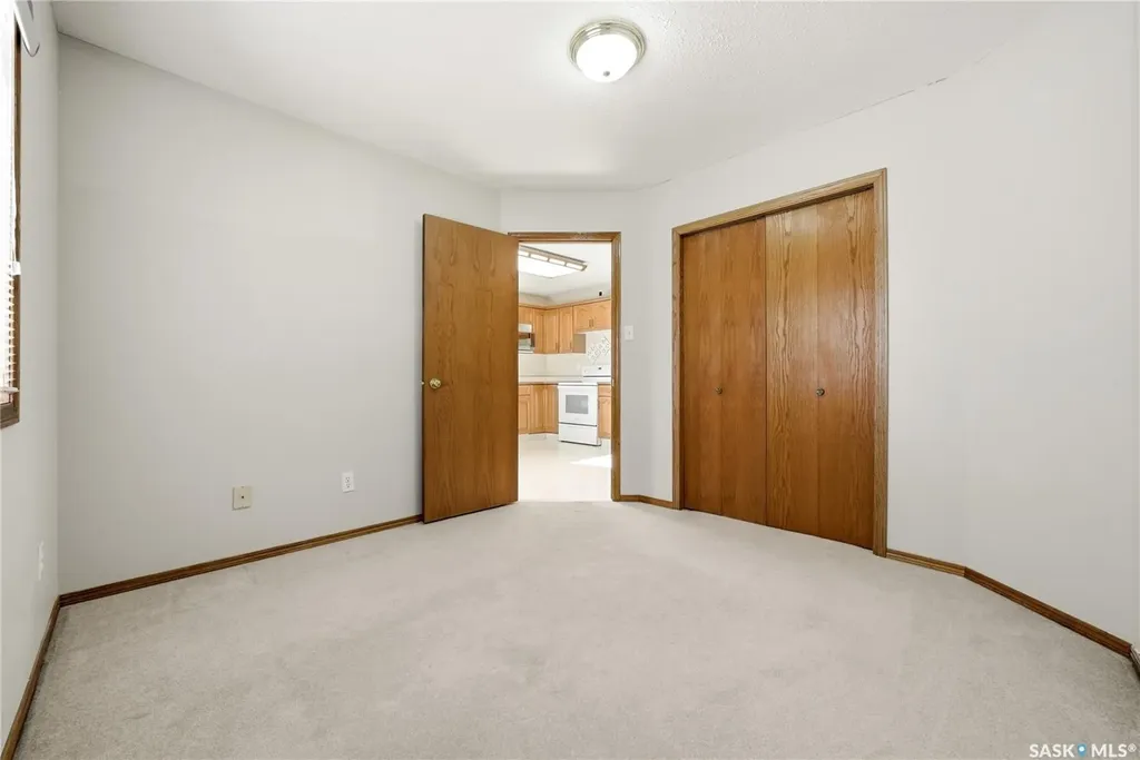 3706 Queens Gate Regina SK S4S 7J1