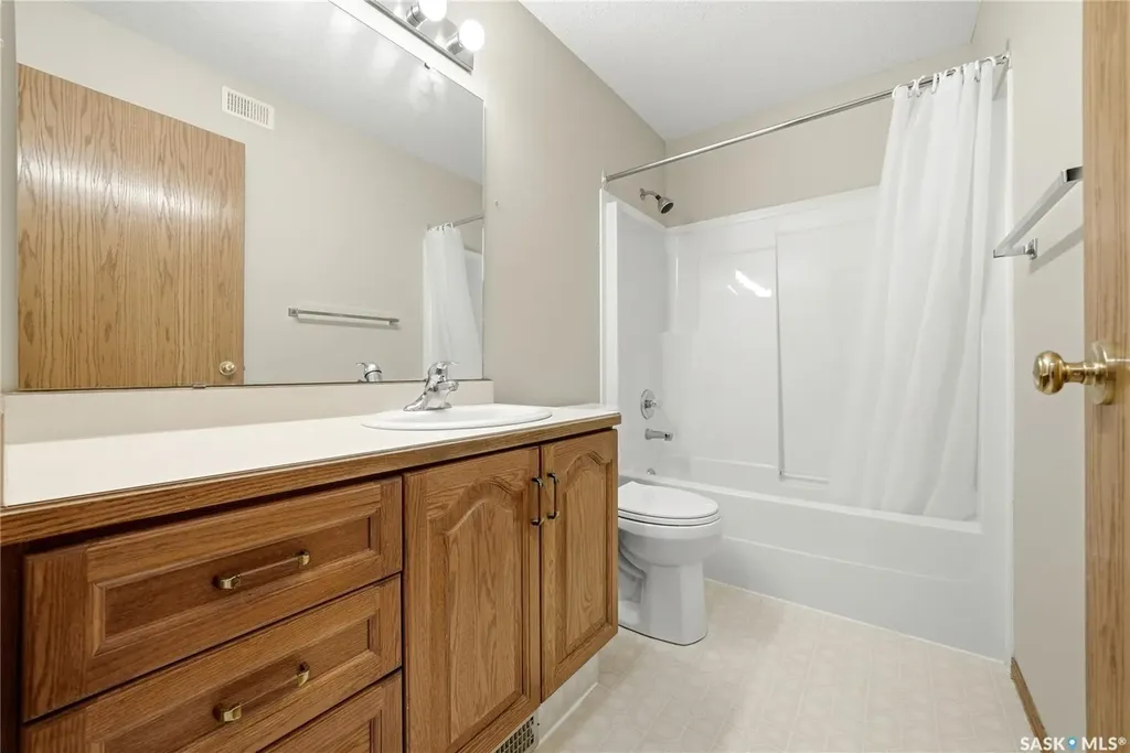 3706 Queens Gate Regina SK S4S 7J1