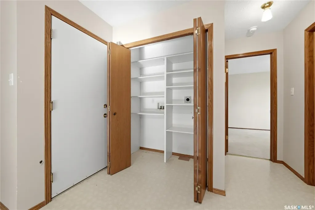 3706 Queens Gate Regina SK S4S 7J1