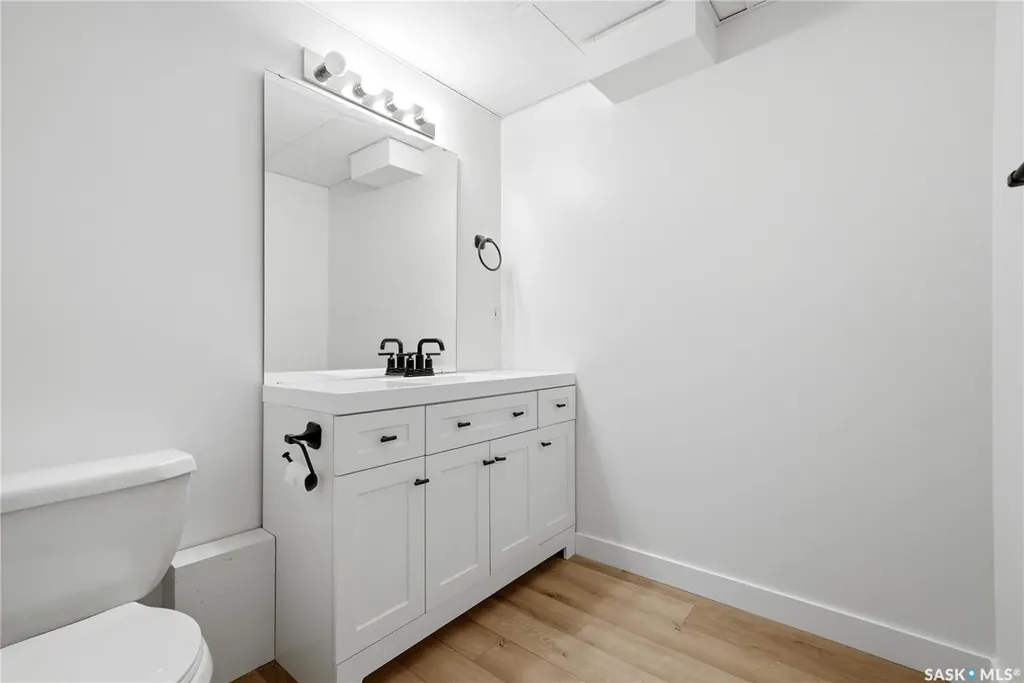3706 Queens Gate Regina SK S4S 7J1