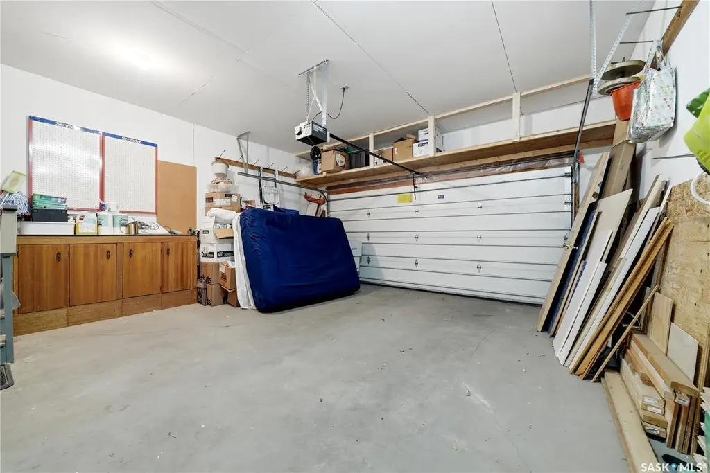 3706 Queens Gate Regina SK S4S 7J1