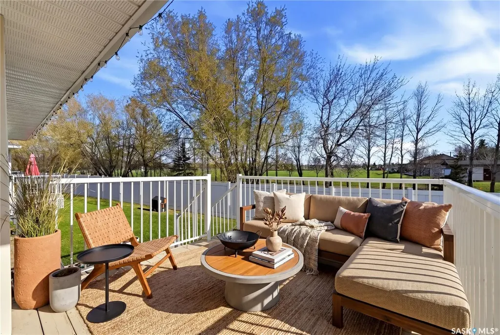 3706 Queens Gate Regina SK S4S 7J1