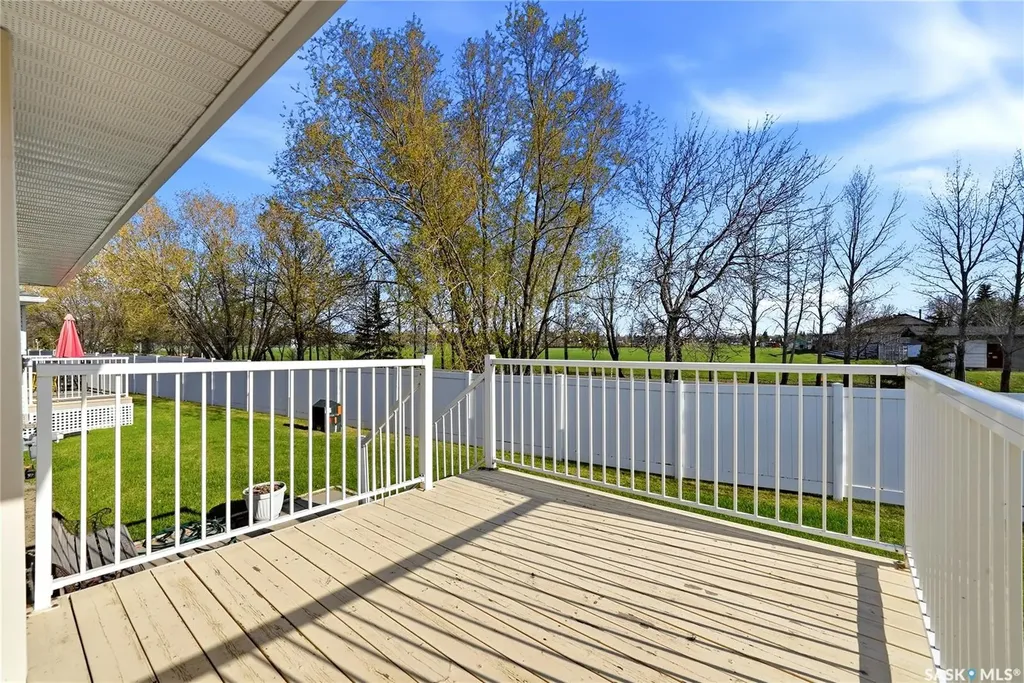 3706 Queens Gate Regina SK S4S 7J1