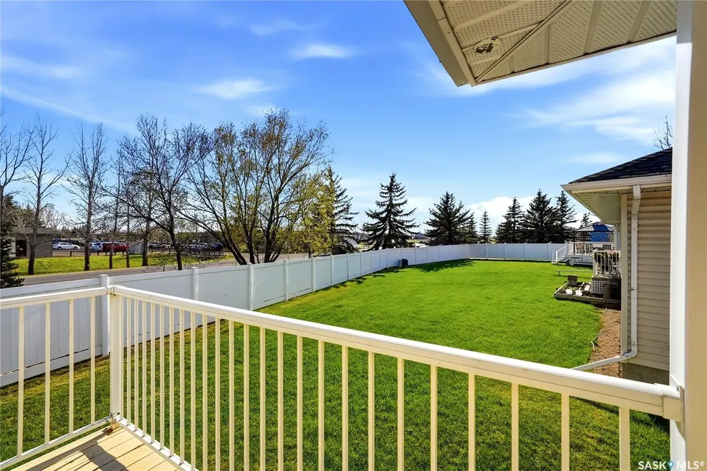 3706 Queens Gate Regina SK S4S 7J1