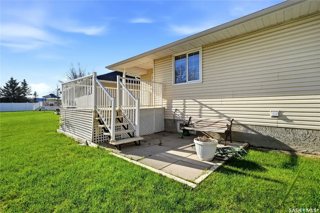 3706 Queens Gate Regina SK S4S 7J1
