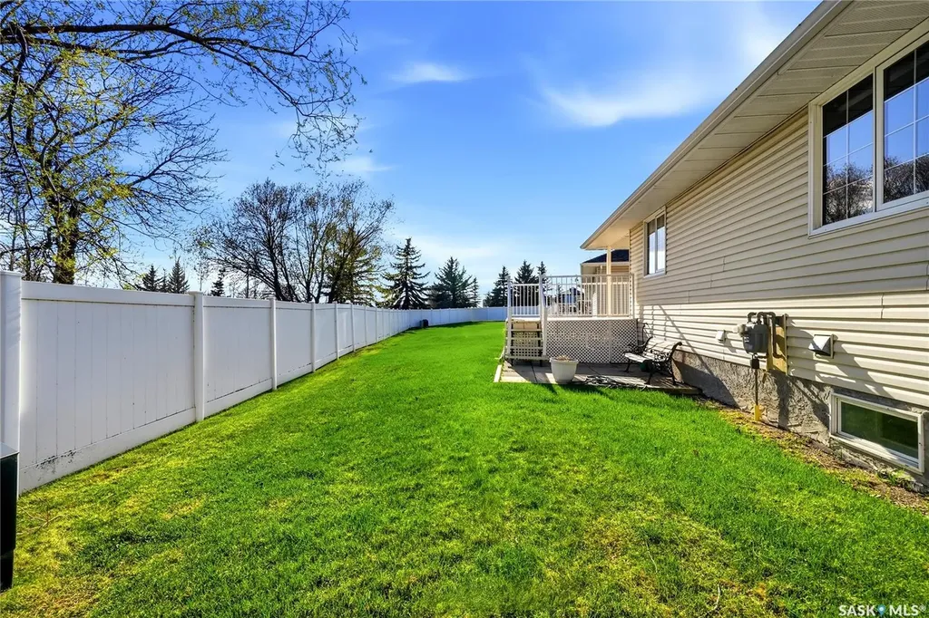 3706 Queens Gate Regina SK S4S 7J1