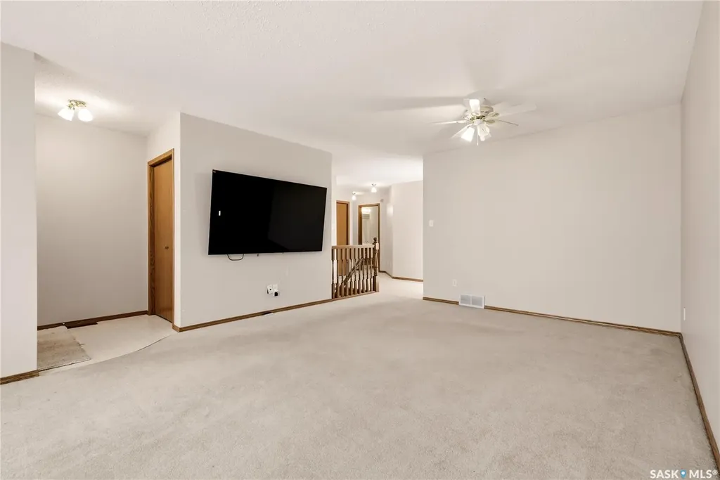 3706 Queens Gate Regina SK S4S 7J1