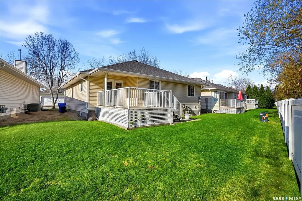 3706 Queens Gate Regina SK S4S 7J1