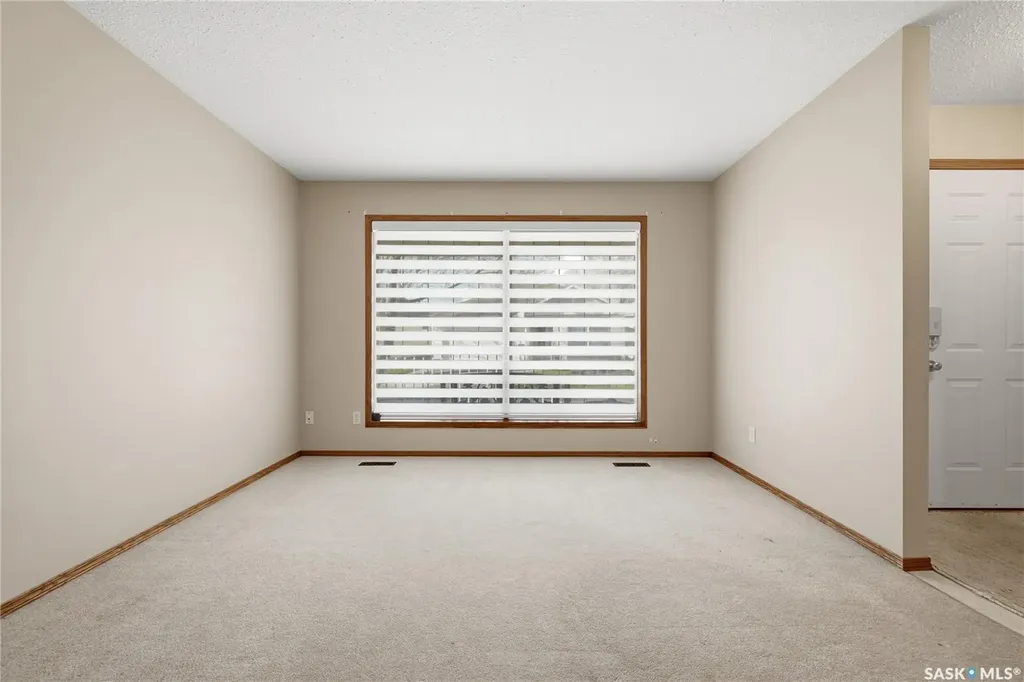3706 Queens Gate Regina SK S4S 7J1