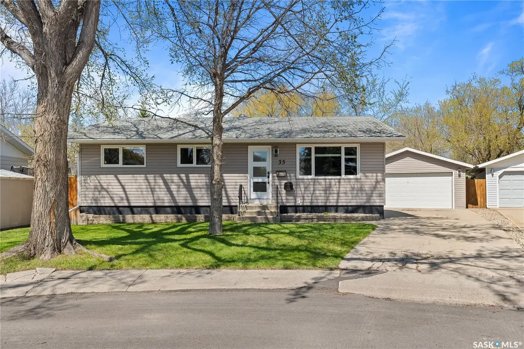 35 Symons Place Regina SK S4X 1M7