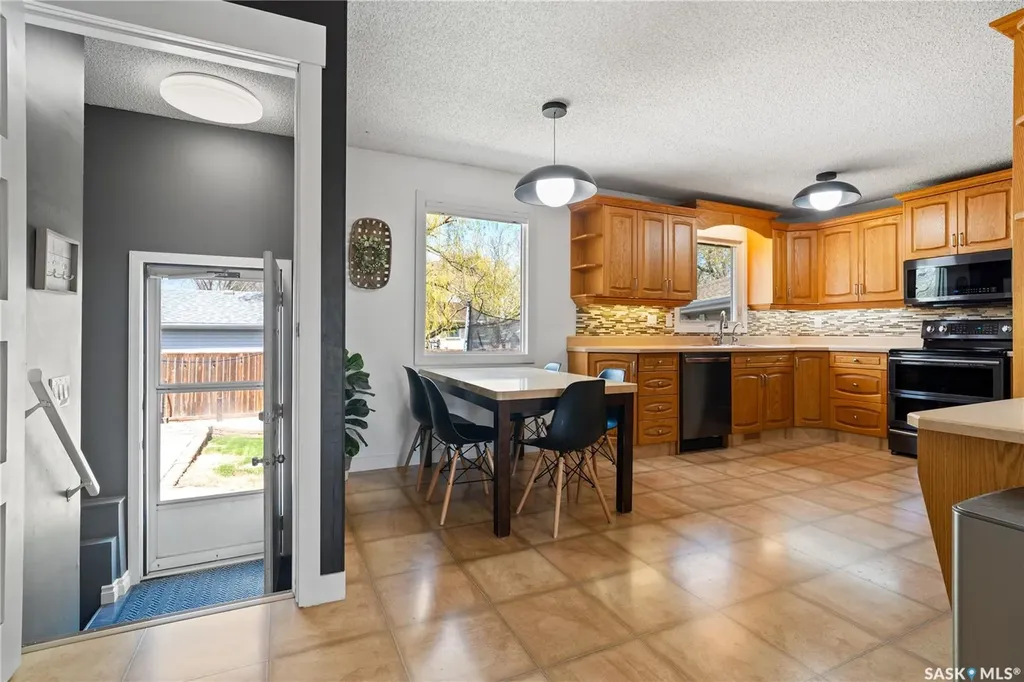 35 Symons Place Regina SK S4X 1M7