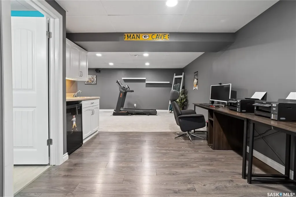 35 Symons Place Regina SK S4X 1M7