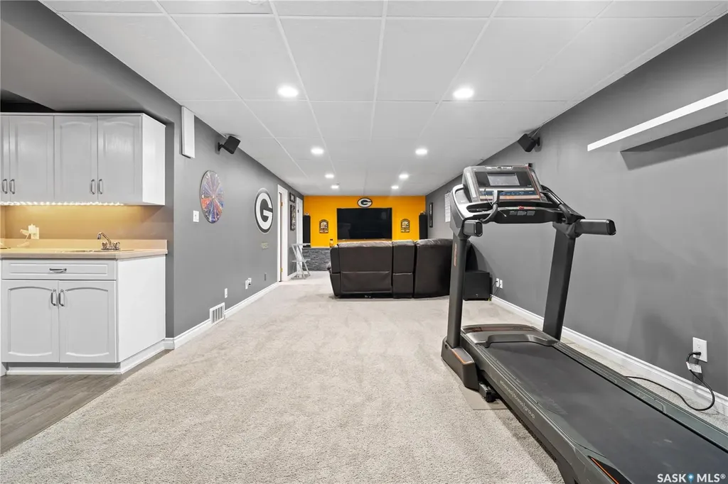 35 Symons Place Regina SK S4X 1M7