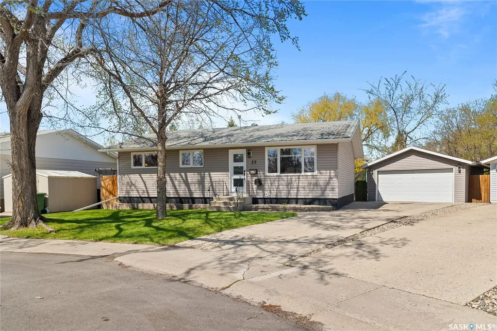 35 Symons Place Regina SK S4X 1M7