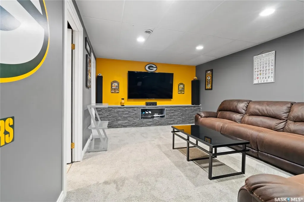 35 Symons Place Regina SK S4X 1M7