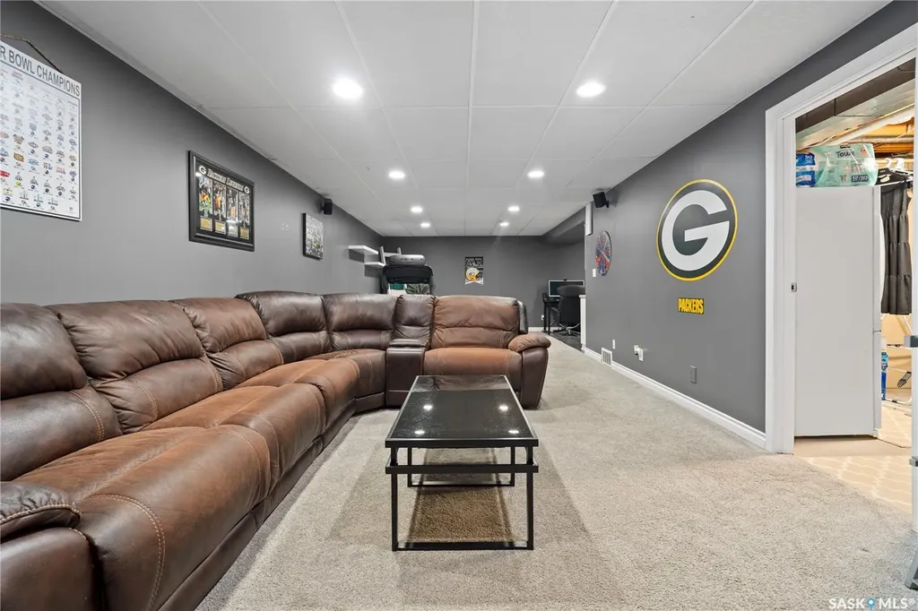 35 Symons Place Regina SK S4X 1M7