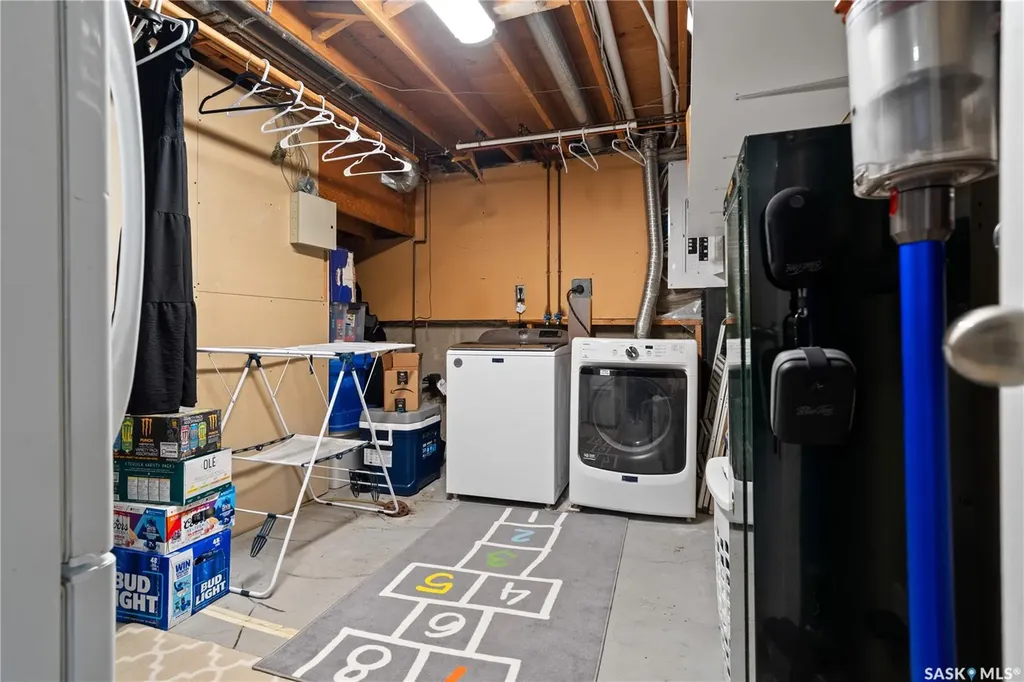 35 Symons Place Regina SK S4X 1M7