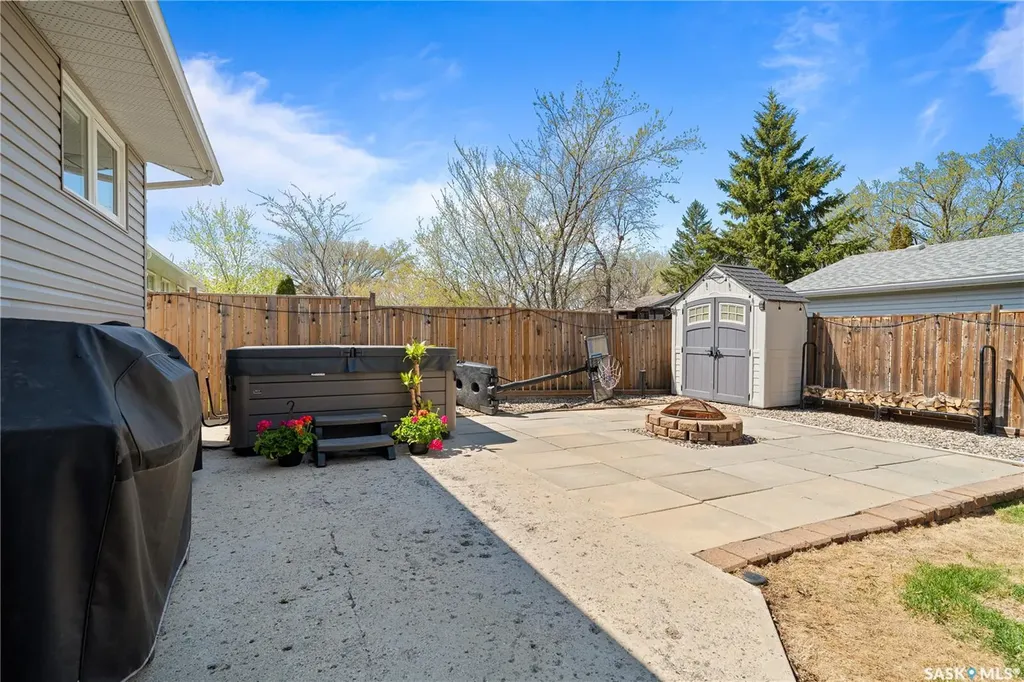 35 Symons Place Regina SK S4X 1M7