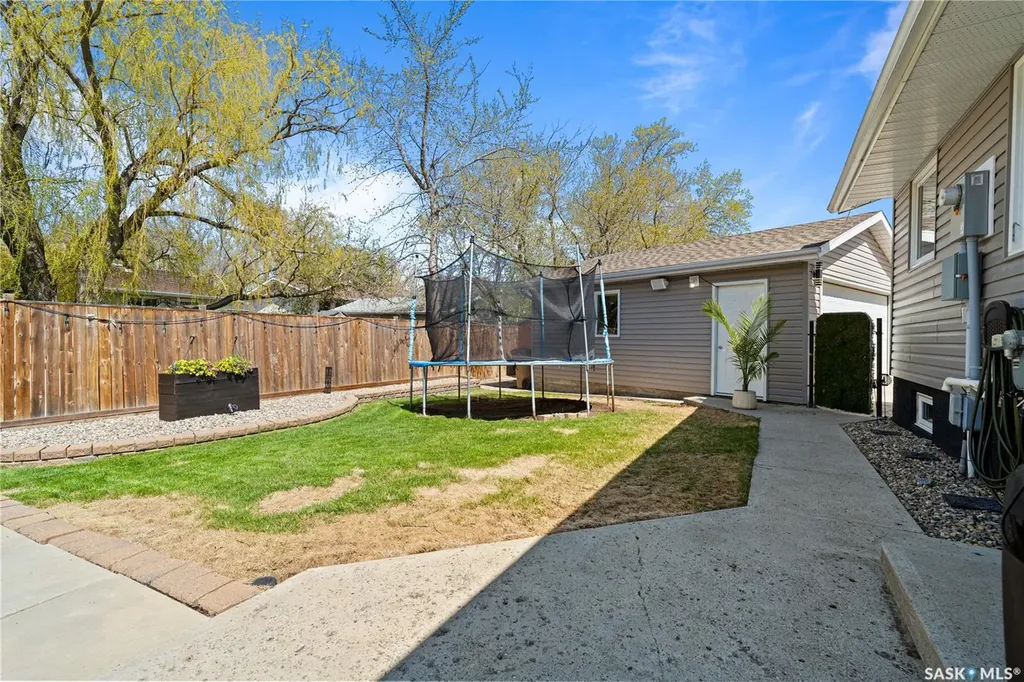 35 Symons Place Regina SK S4X 1M7