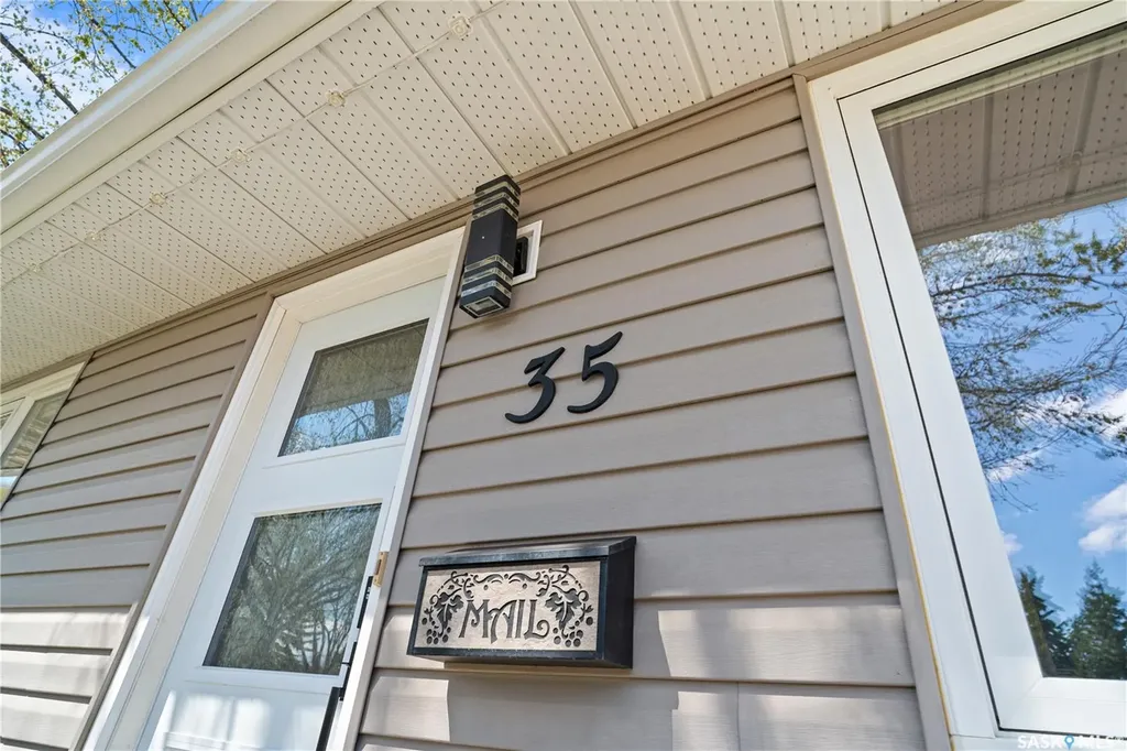 35 Symons Place Regina SK S4X 1M7