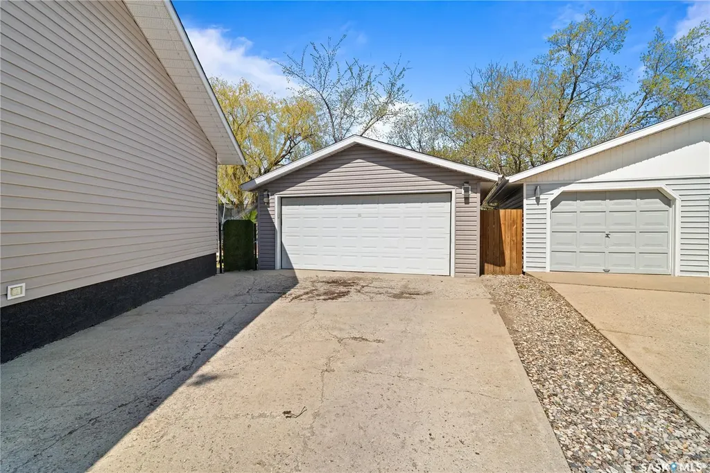 35 Symons Place Regina SK S4X 1M7
