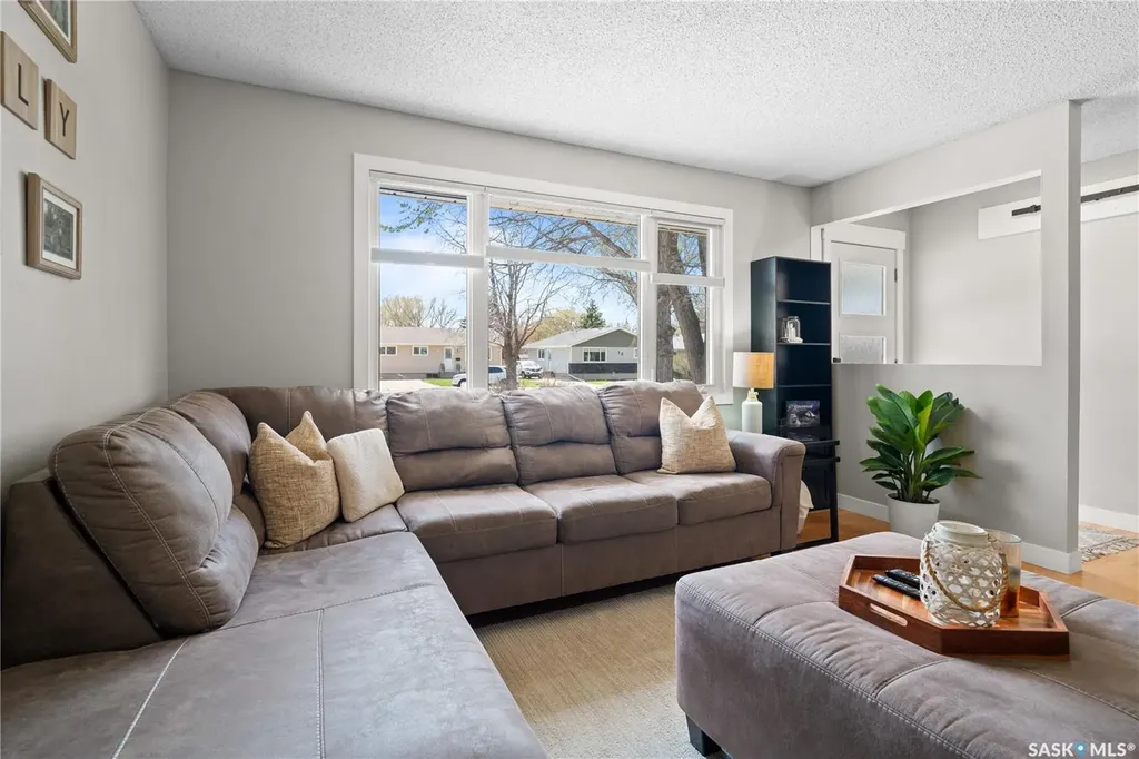 35 Symons Place Regina SK S4X 1M7