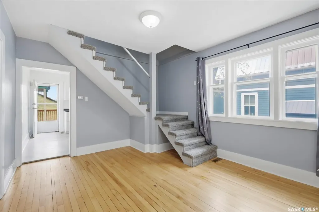 825 L Avenue S Saskatoon SK S7M 2H9