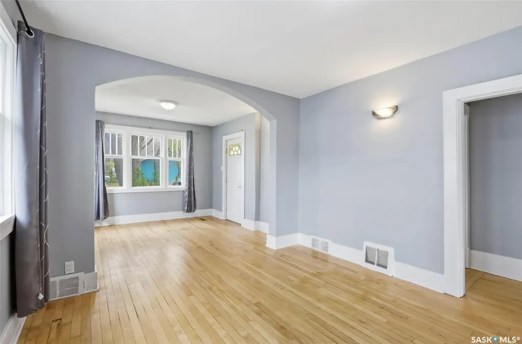825 L Avenue S Saskatoon SK S7M 2H9