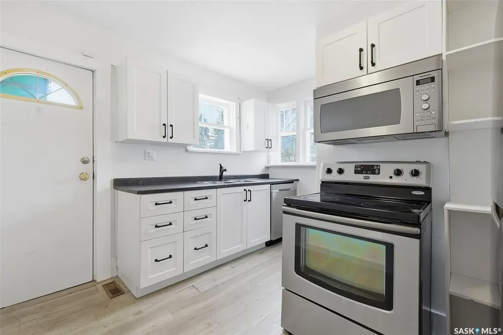 825 L Avenue S Saskatoon SK S7M 2H9