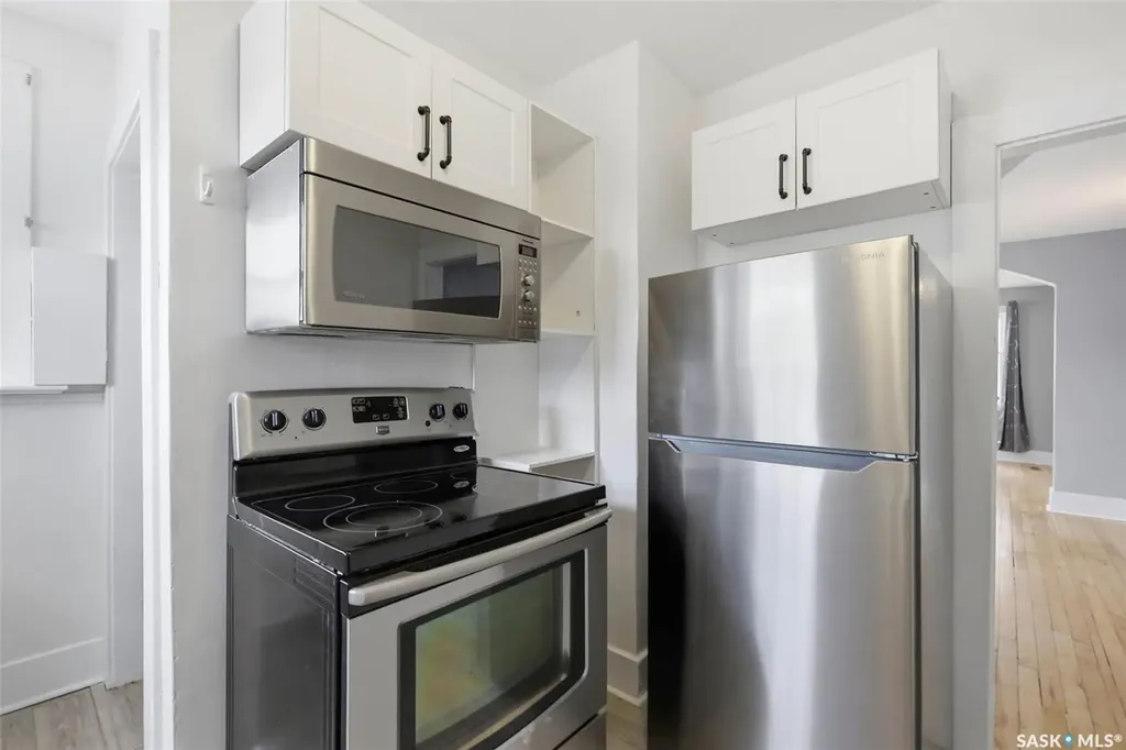 825 L Avenue S Saskatoon SK S7M 2H9